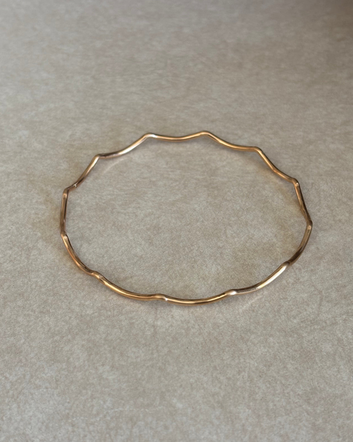 Scalloped bangle