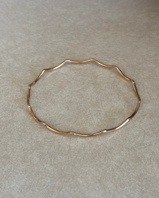 Scalloped bangle